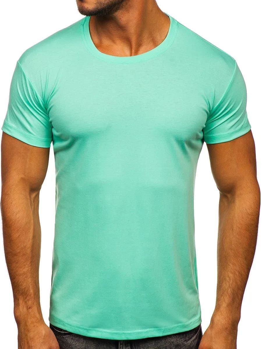 Klasyczny Komplet: Miętowy T-shirt i Czarne Spodenki