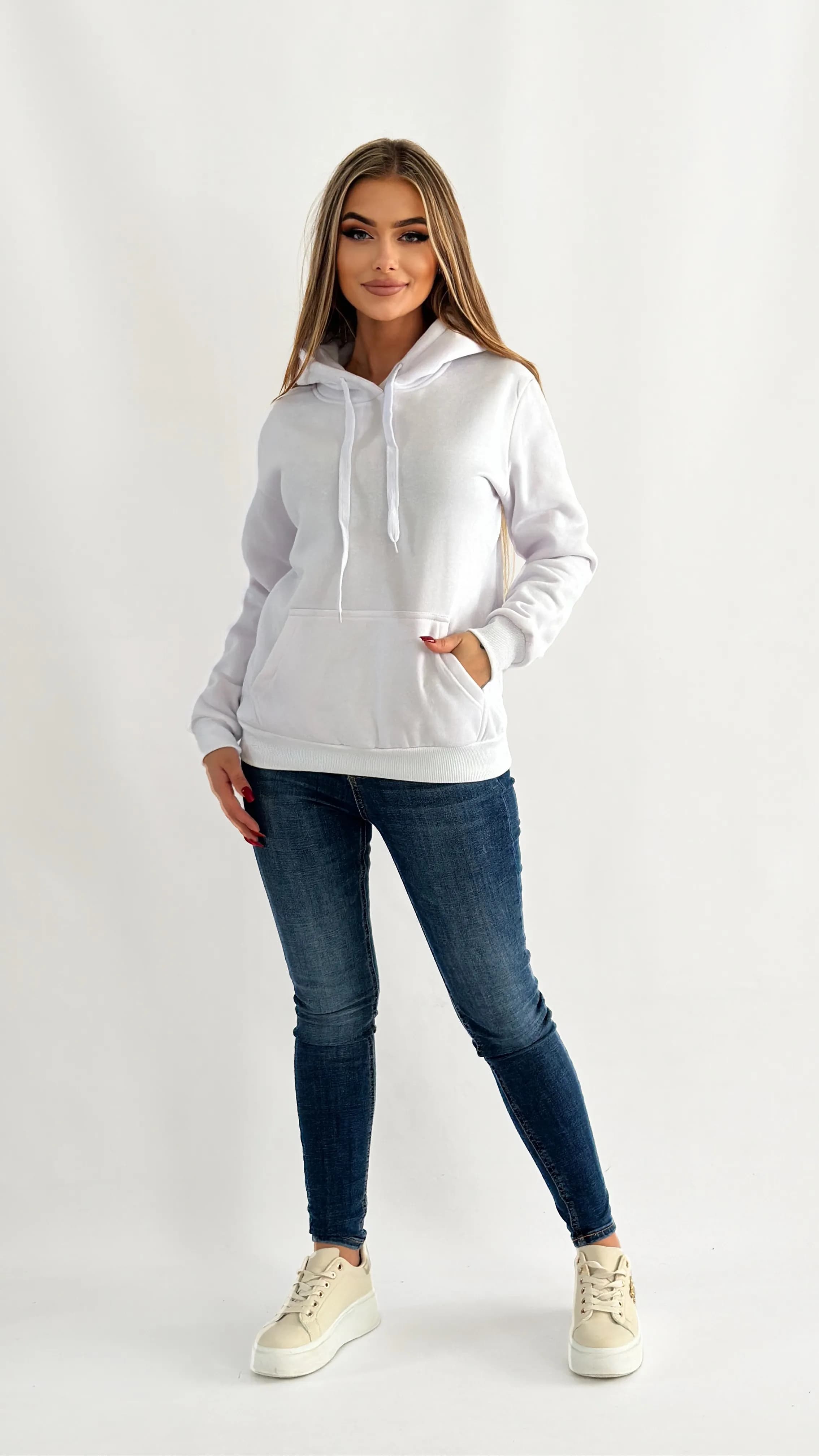 BLUZA DAMSKA BASIC BIAŁA Z KAPTUREM - KLASYKA