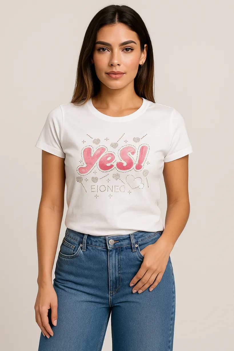 KOSZULKA DAMSKA - T-SHIRT BIAŁY Z NAPISEM YES! - CYRKONIE, CEKINY