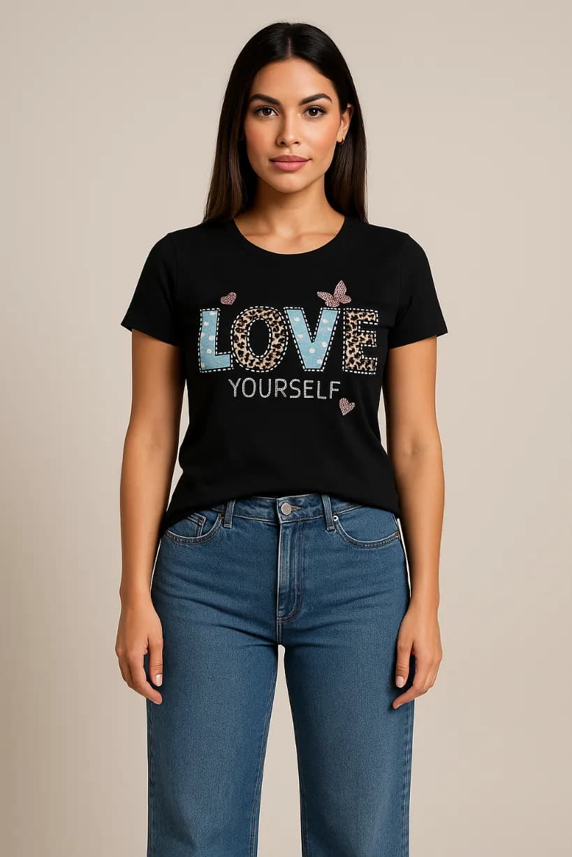 KOSZULKA DAMSKA - T-SHIRT CZARNY Z NAPISEM LOVE - CYRKONIE I CEKINY
