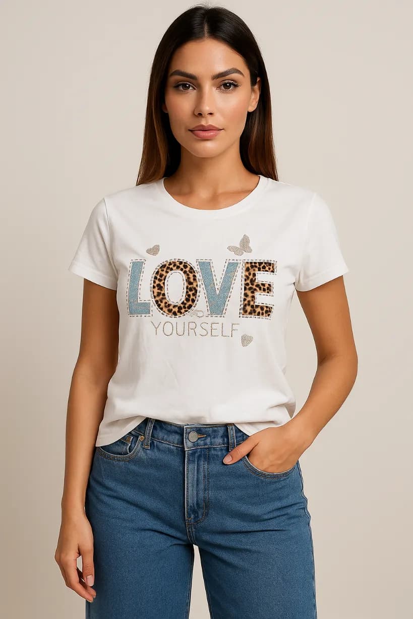 KOSZULKA DAMSKA - T-SHIRT BIAŁY Z NAPISEM LOVE - CYRKONIE I CEKINY